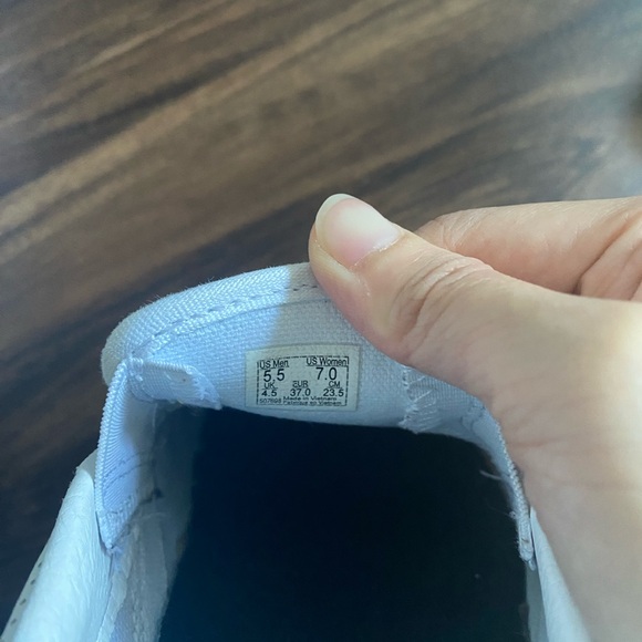 White slip on leader perforated vans - Picture 2 of 7